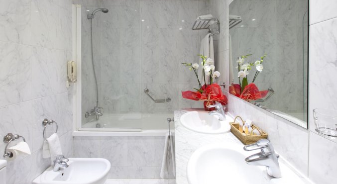 Badkamer van een studio van Espahotel Gran Via in Madrid