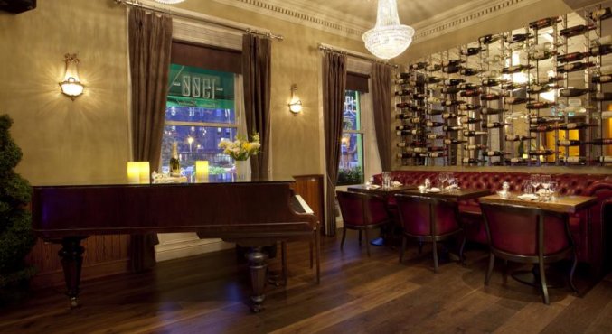 Pianobar van hotel Harcourt in Dublin