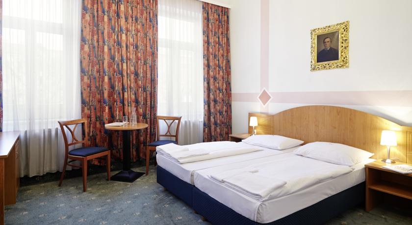 tweepersoonskamer van hotel Donauwalzer Wenen