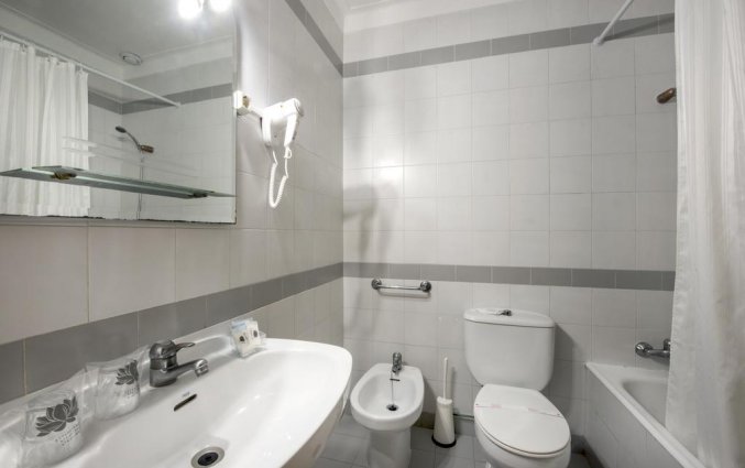 Badkamer van Hotel Colina do Mar in de Algarve