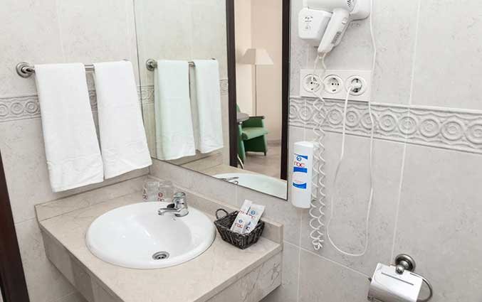 Tweepersoonskamer van Hotel AlunaSun Lago Rojo in de Costa del Sol