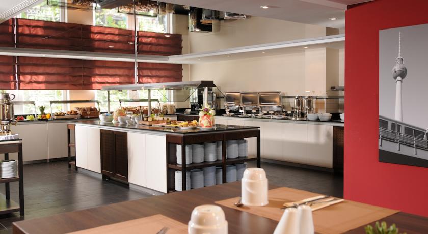 Ontbijtzaal en ontbijtbuffet van Hotel Leonardo in Berlijn