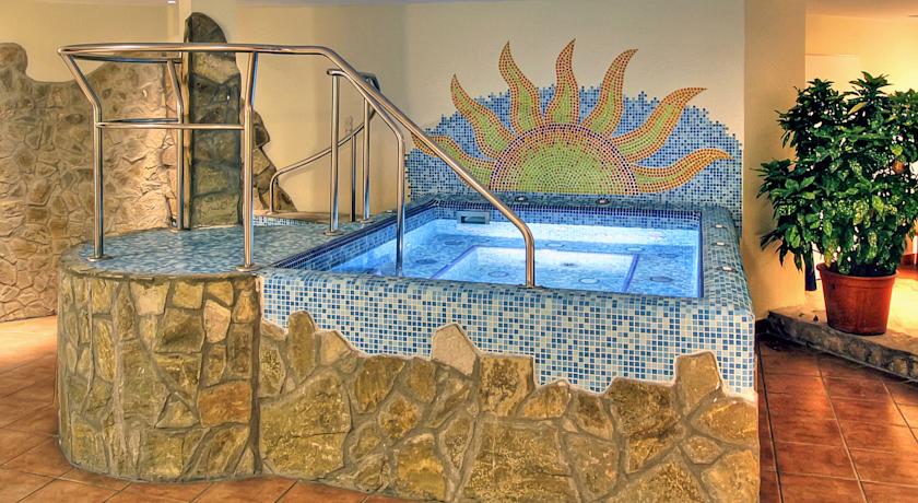 Jacuzzi van Hotel Mediterran in Budapest