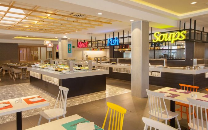 Restaurant met buffet in Hotel Abora Continental by Lopesan op Gran Canaria
