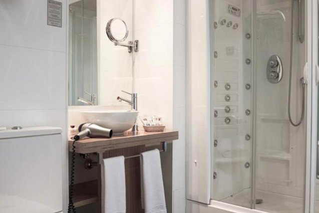 Badkamer van Hotel Petit Palace Plaza del Carmen Madrid