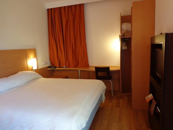 Tweepersoonskamer van Hotel Ibis in Fez