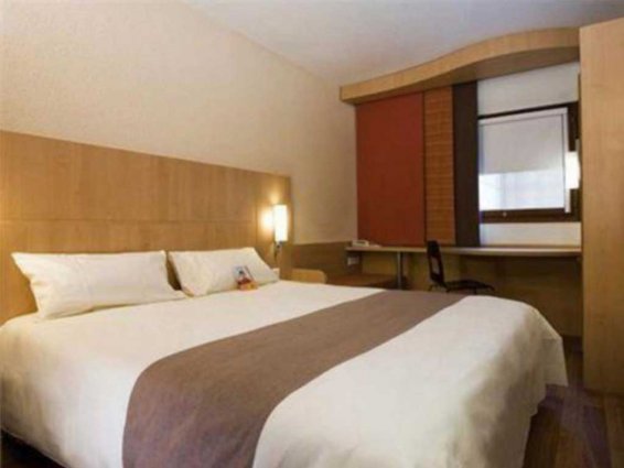 Tweepersoonskamer van Hotel Ibis in Fez