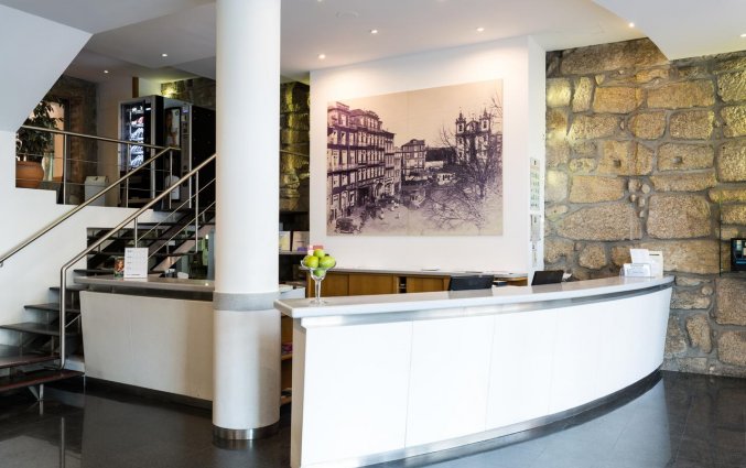 Receptie van Hotel Legendary in Porto