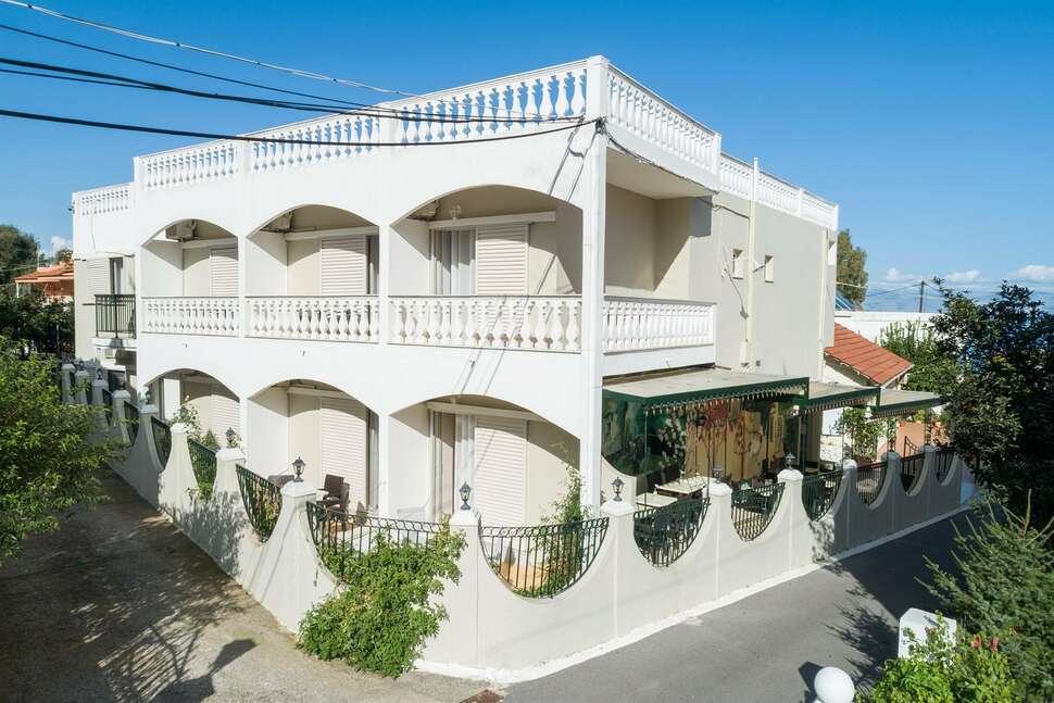 Bella Vista Hotel and Studios