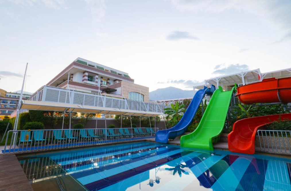 Crystal De Luxe Resort And Spa