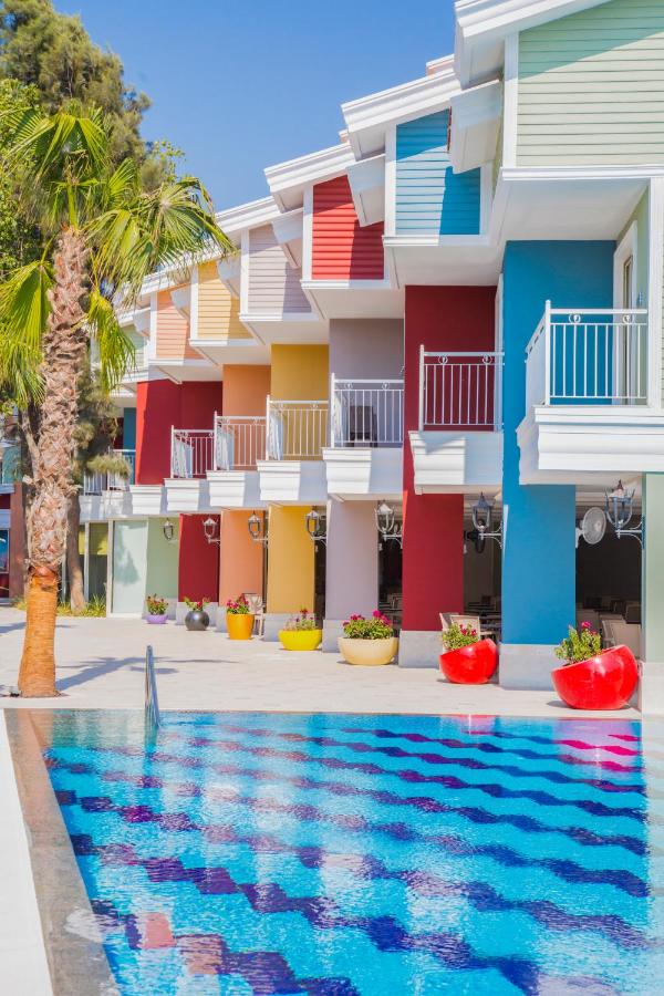 Crystal Club World of Colours