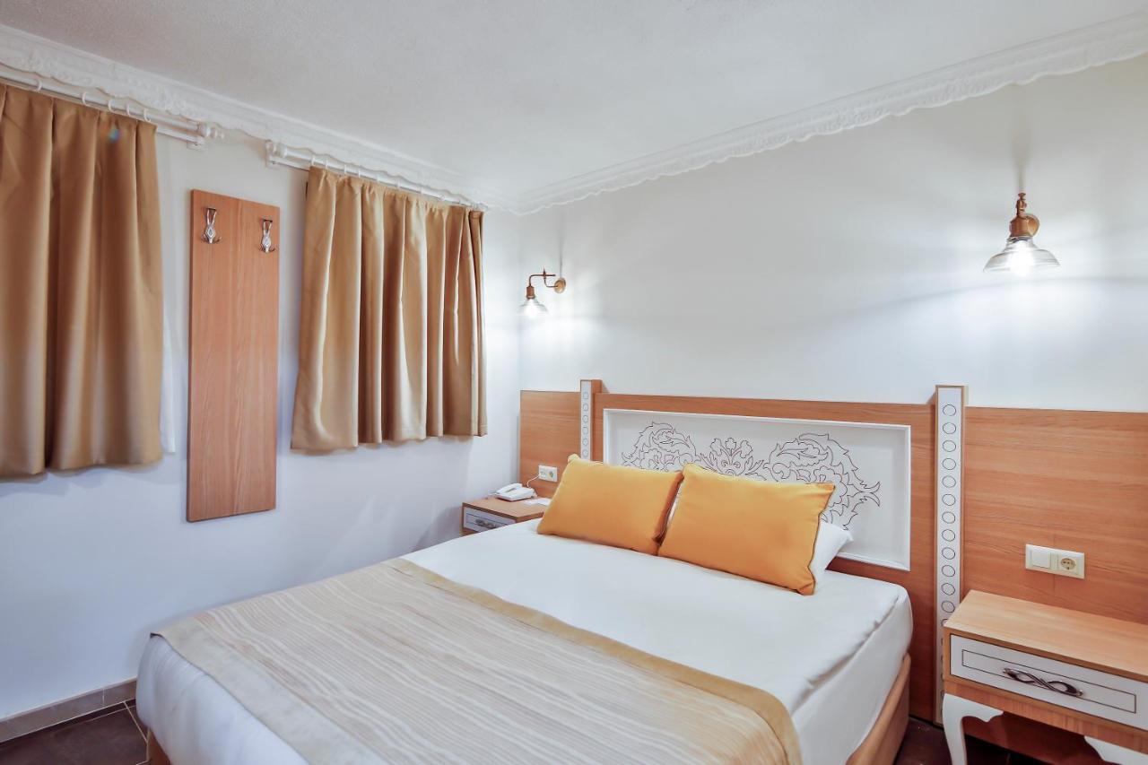 Crystal Club World of Colours