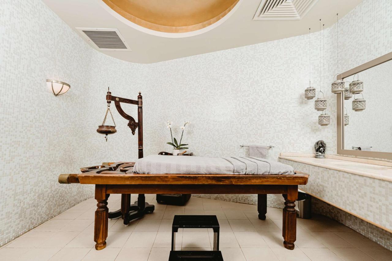 Radisson Blu Golden Sands Resort