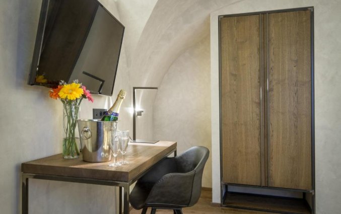 Bureau in een kamer van Hotel Waldstein