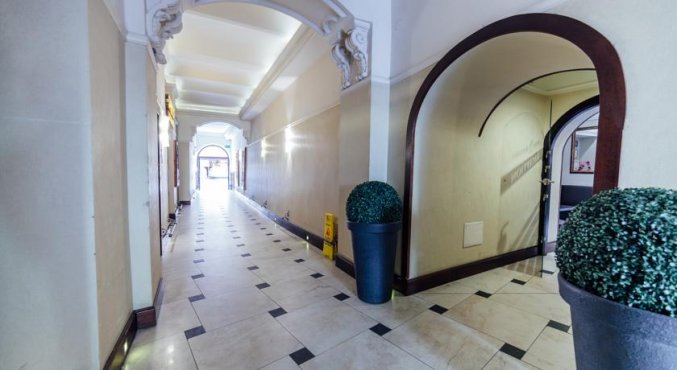 De hal van Hotel Rezydent in Krakau