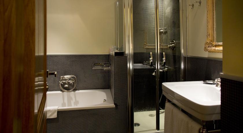 Badkamer van Hotel Marcella Royal