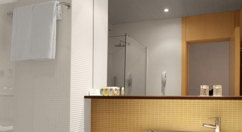 badkamer van Hotel Onix Liceo