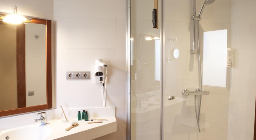 Badkamer van Hotel Madanis Barcelona