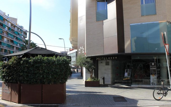 Buiten aanzicht van Hotel Madanis Barcelona