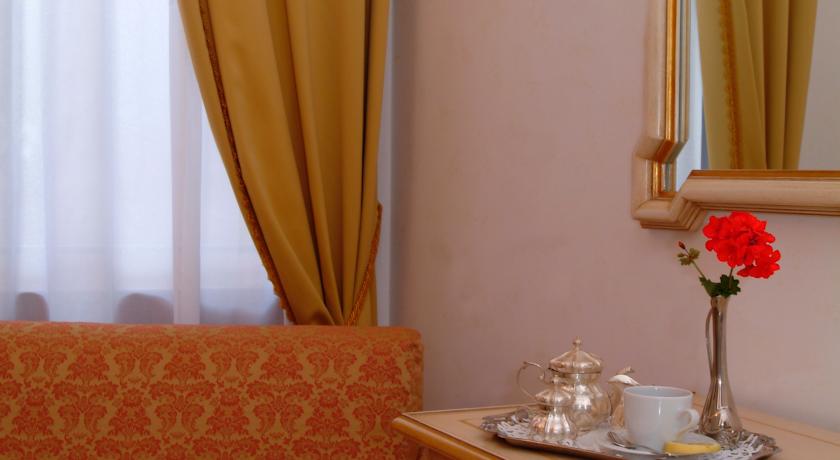 Theeservies van hotel Apostoli Palace stedentrip Venetië