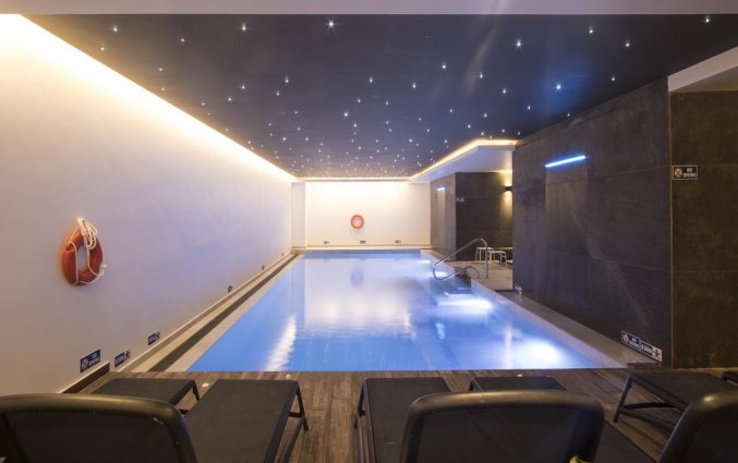 Binnenzwembad van Hotel Solana op Malta