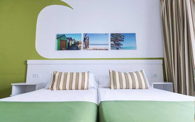 Tweepersoonsbed van Appartementen Surfing Colors