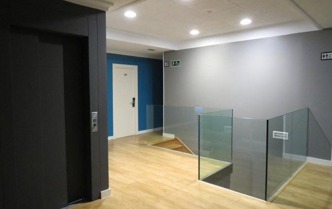 Gangen van Hotel Pension Don Claudio in Bilbao