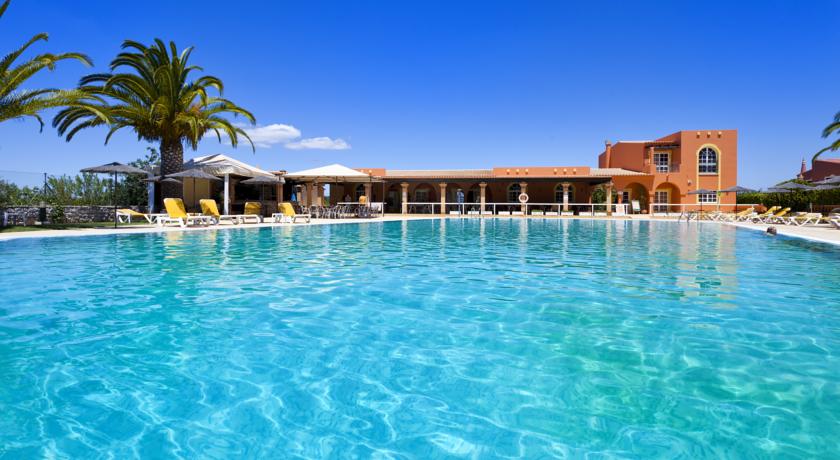 Het zwembad van Appartementen Colina Village Carvoeiro Algarve