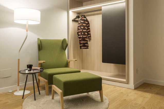 Zithoek in een tweepersoonskamer van Hotel Artiem in Madrid