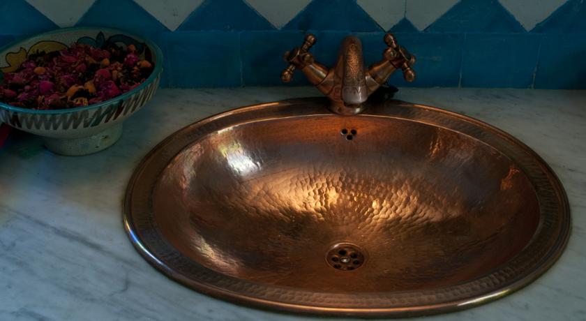 Een schaal bij Riad Dar Guennoun Fez