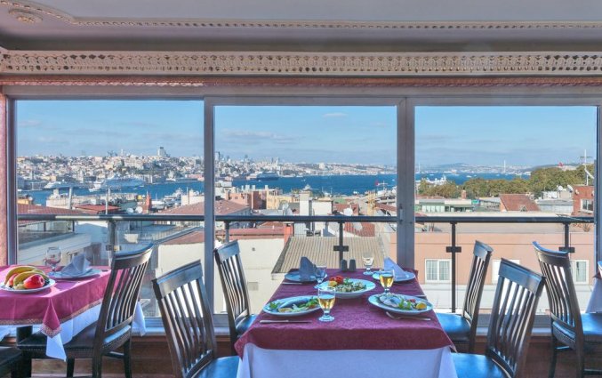 Dakterras van Hotel Golden Horn Sirkeci Istanbul