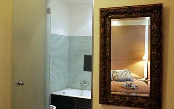 Badkamer van een tweepersoonskamer van Art Athens in Athene