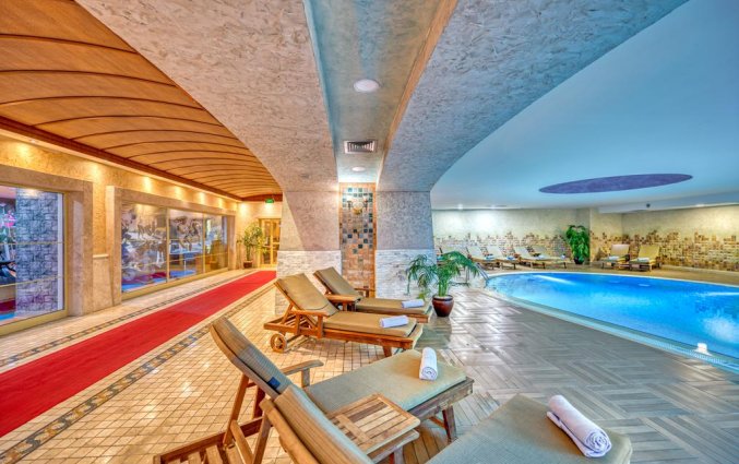 Binnenzwembad van Porto Bello Resort in Antalya