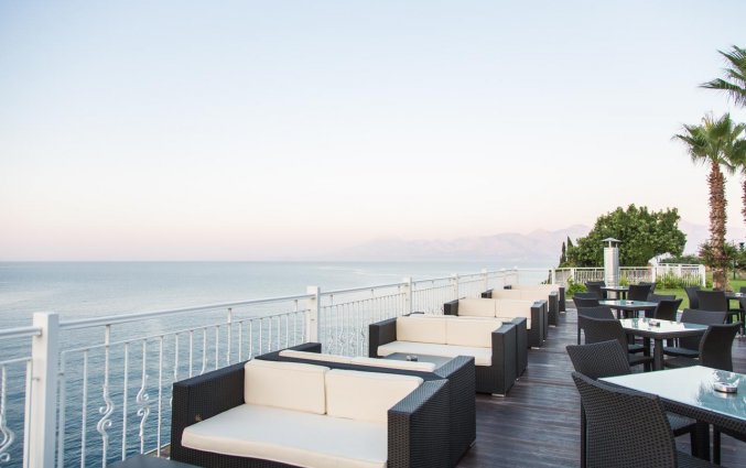 Terras van Hotel Club Falcon in Antalya