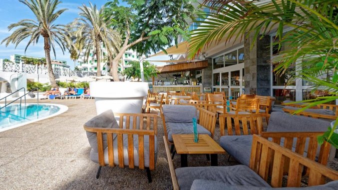 Terras van Hotel Escorial op Gran Canaria