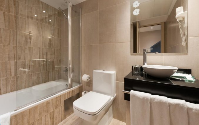 Badkamer van een tweepersoonskamer van Hotel Santa Marta in Barcelona