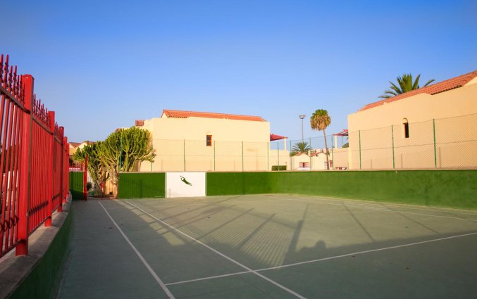 Sportveld van appartementen The Koala Garden Suites in Gran Canaria