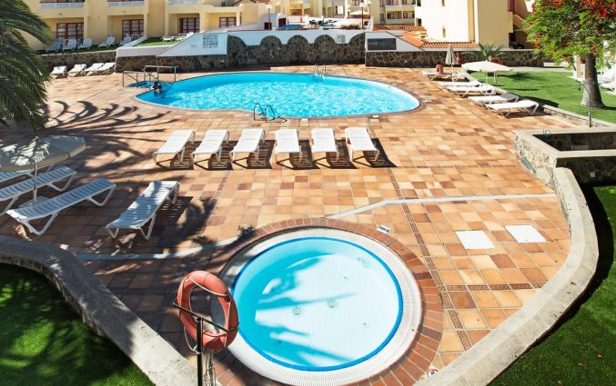 Zwembad van appartementen The Koala Garden Suites in Gran Canaria