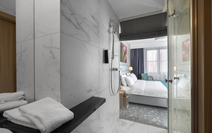 Badkamer van een tweepersoonskamer van Hotel Golden Tulip Krakow Kazimierz in Krakau