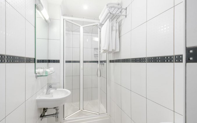 Badkamer van een tweepersoonskamer van Hotel London House in Londen