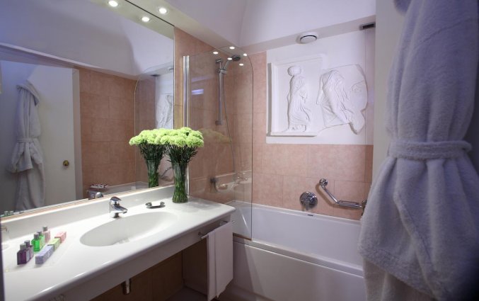 Een badkamer van Hotel Sanpi Milaan