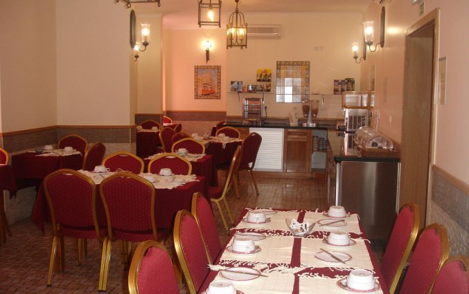 Ontbijtzaal van Hotel Alcobia in Lissabon
