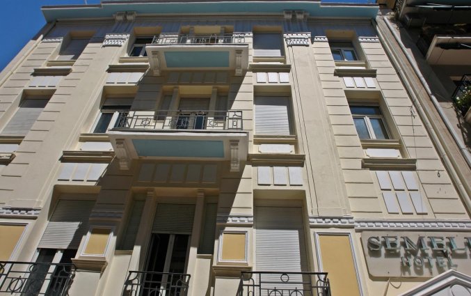 Voorkant van hotel Semeli stedentrip Athene