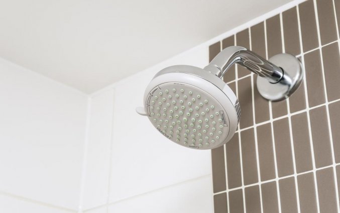 Badkamer van een tweepersoonskamer van Hotel Point A Canary Wharf in Londen