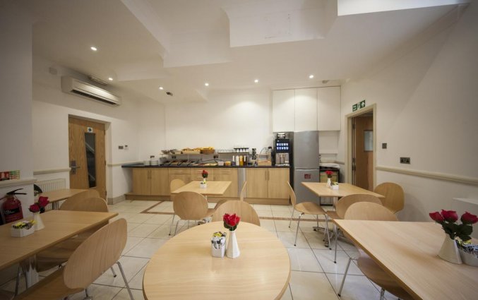 Ontbijtzaal in hotel St George's Inn Victoria in Westminster in Londen