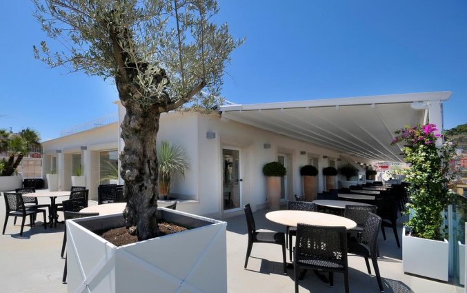 Terras van Hotel Grand Oriente in Napels